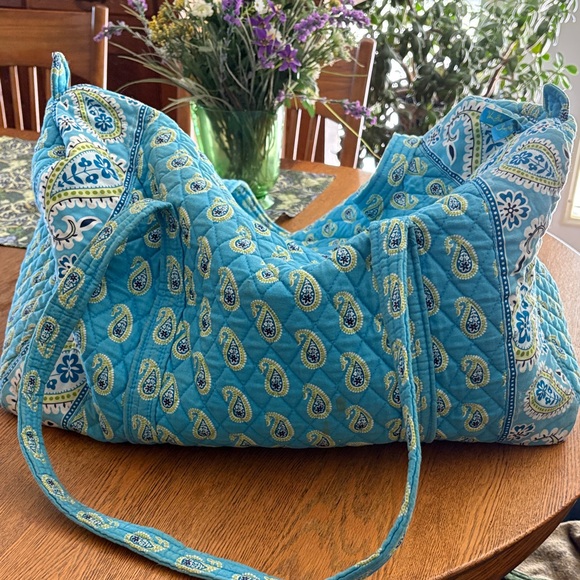 Extra large Vera Bradley duffle bag - Picture 1 of 8